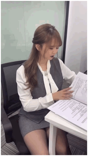 张思允OL女秘书私拍